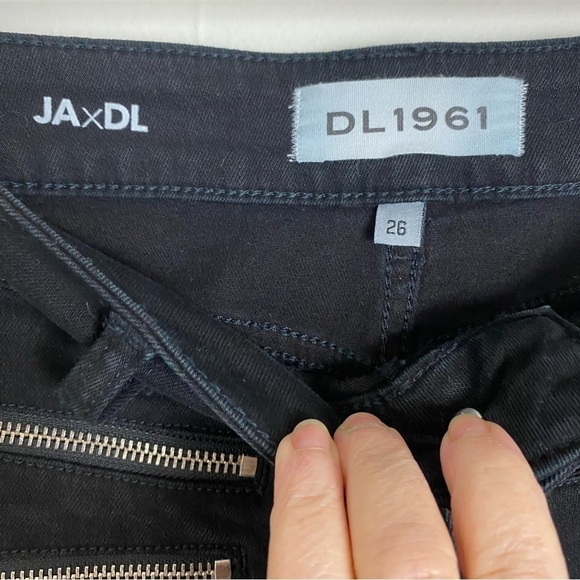 DL1961 Jessica Alba No.3 Instasculpt Skinny Jean with Extended Zip Detail - Picture 5 of 13